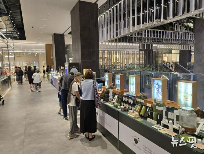 용인특례시 농산물종합가공지원센터는 지난해 센터 농식품 창업보육기업과 대형백화점을 연계한 팝업스토어 판매 지원사업을 진행했다.(용인시 제공)