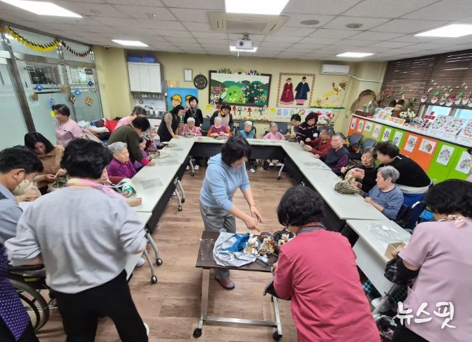 이천시 대월면, 어르신을 위한 ‘따뜻한 모자 만들기’ 봄 특강 운영