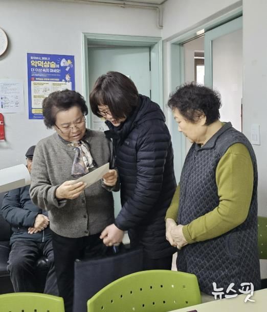 수원시 팔달구 우만2동, 설 명절 맞아 경로당 찾아 따뜻한 인사 건네