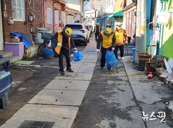 파주시 법원읍 실버경찰대, 새봄맞이 대청소 전개