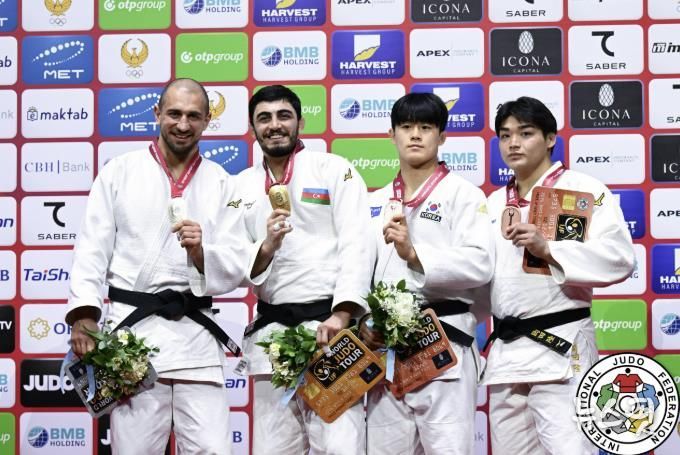 오른쪽에서 두 번째 김종훈