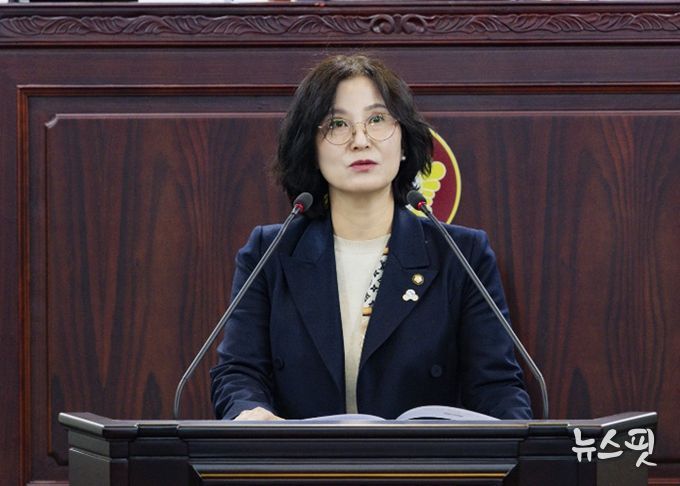 화성특례시의회 배현경 의원이 제249회 임시회 제1차 본회의에서 5분 자유발언을 하고 있다.