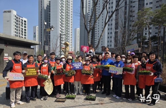 철산4동, 주민과 함께하는 마을 꽃 심기