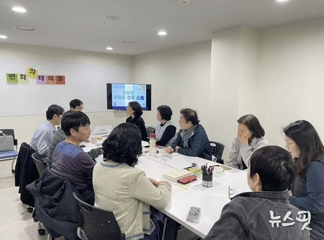 안양시공익활동지원센터는 27일 한국NPO스쿨과 협약을 체결하고 변화의 테이블 운영에 나섰다