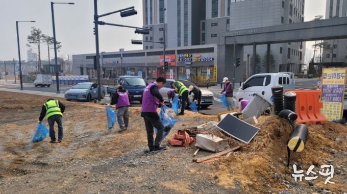 평택시 현덕면 ‘우리동네 새단장’을 위한 2026년 새봄맞이 일제대청소 실시