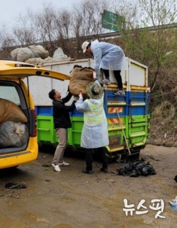남양주시 진접오남행정복지센터, 농가와 함께 폐비닐 수거활동 전개